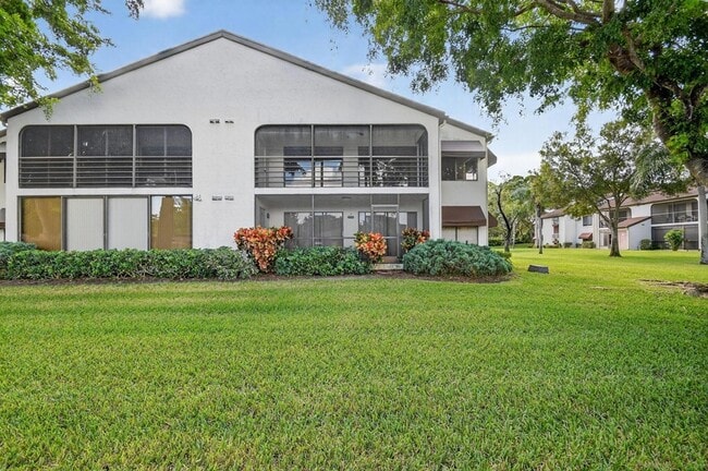 Building Photo - 5040 Rose Hill Dr