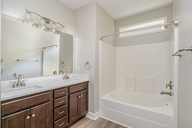 Building Photo - Beautiful, Like-New 3-Bedroom Home in Belle Arbor Community