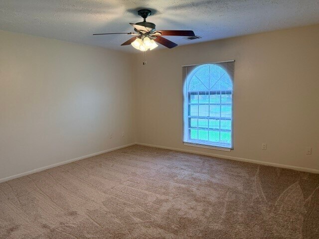 Building Photo - 6627 Krause Dr