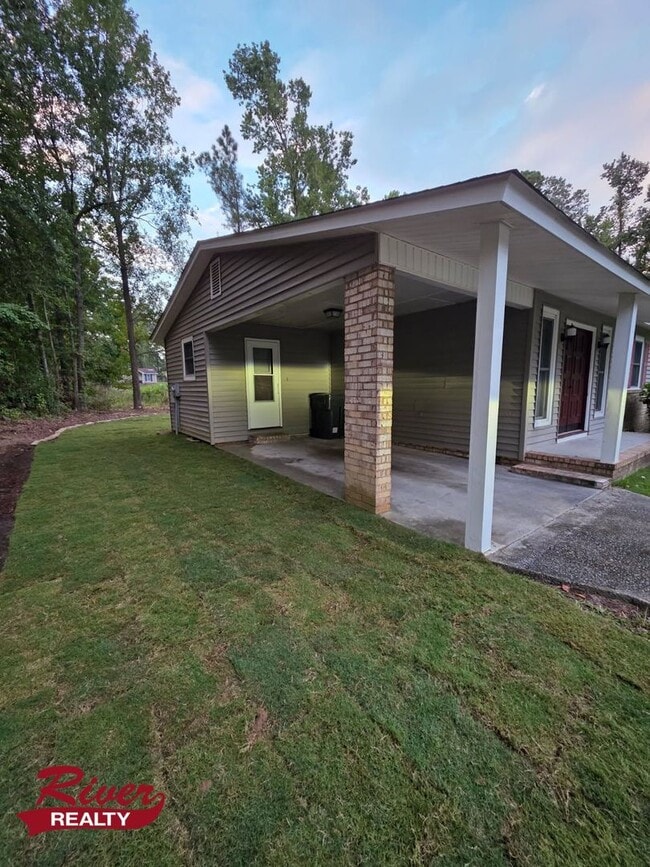 Building Photo - 3 Bedroom House in Hephzibah, Georgia