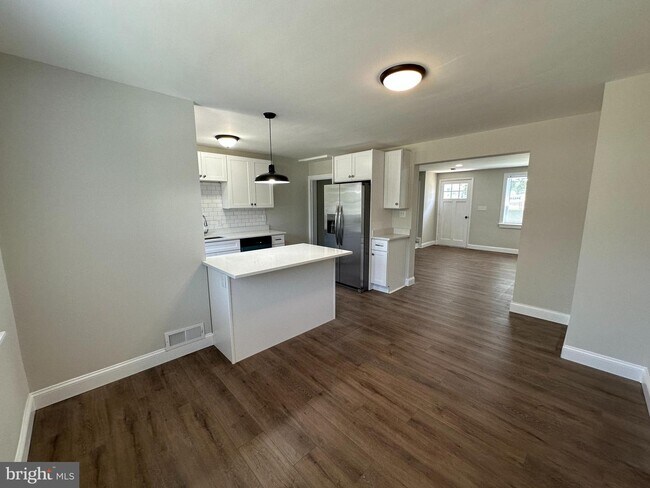 Primary Photo - 1844 Trenleigh Rd