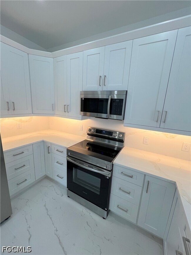 Building Photo - 2657 2nd Ave SE