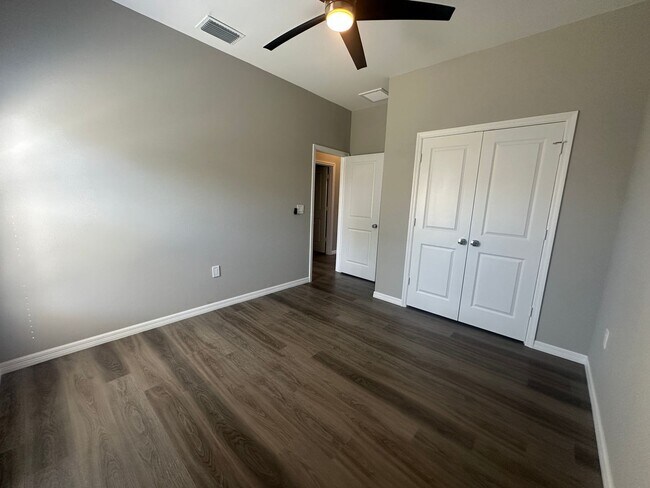 Building Photo - AVAILABLE MID APRIL- 4 Bedroom 2 bathroom 3 Car Garage NE Cape Coral Home with Screened Lania