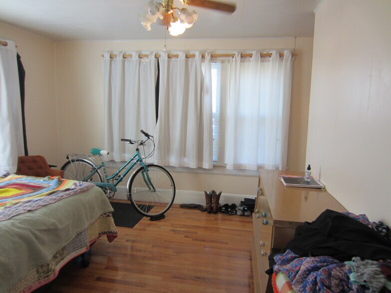 Building Photo - 1339 Vermont St