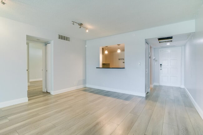 Building Photo - 2651 S Course Dr