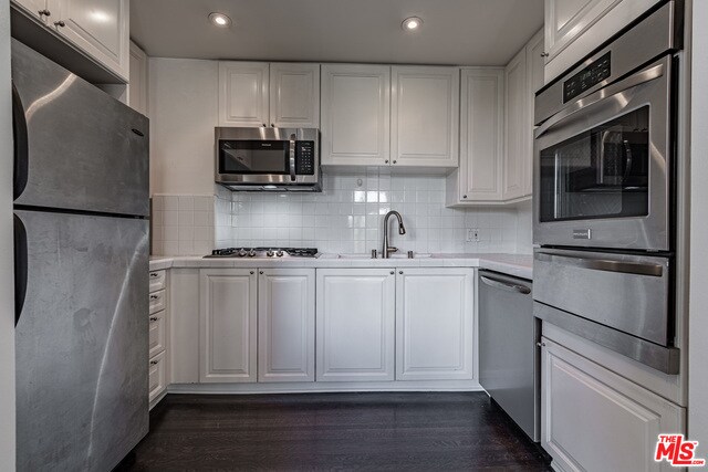 Building Photo - 316 N Rossmore Ave