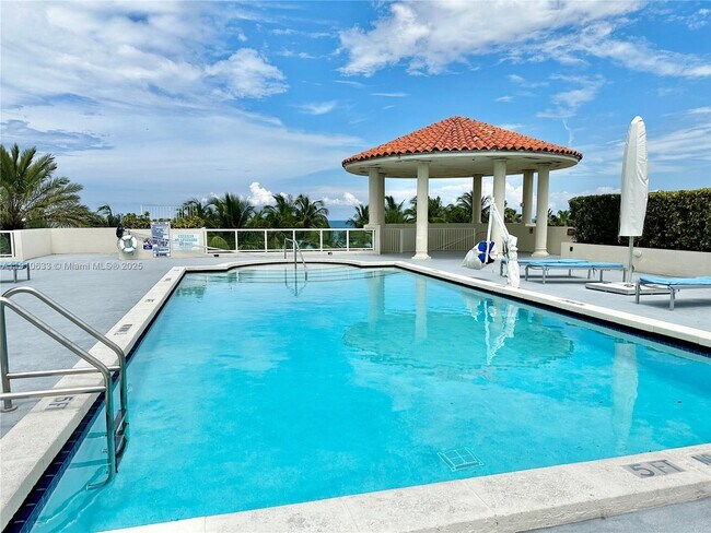 Building Photo - 7330 Ocean Terrace