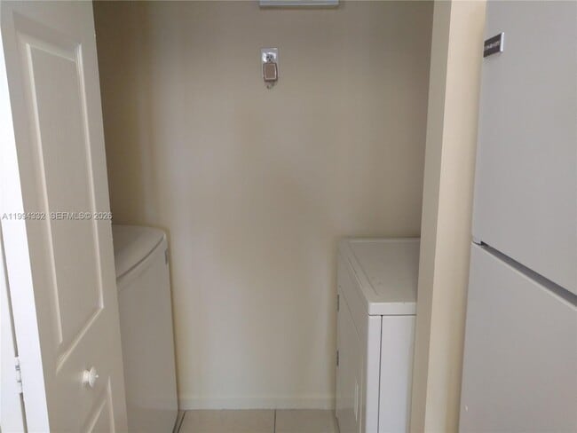 Building Photo - 4404 SW 160th Ave