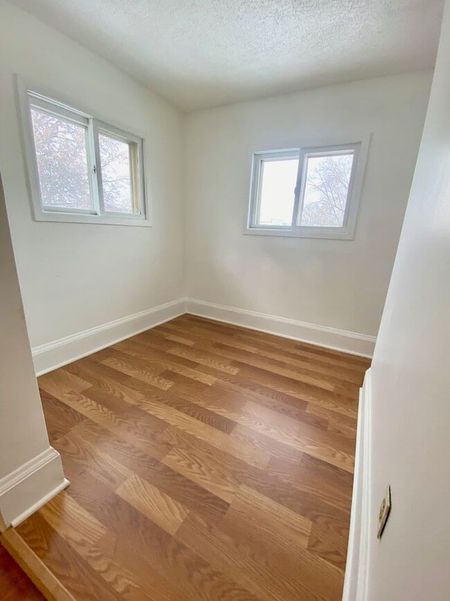 Building Photo - 835 Margaret St