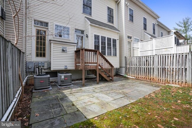 Building Photo - 12033 Treeline Way