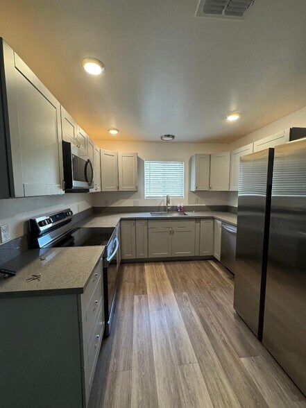 Building Photo - 1051 Fathom Dr