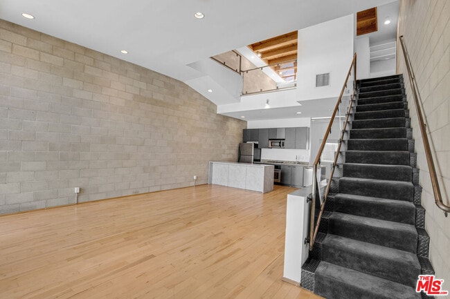 Building Photo - 717 Highland Ave