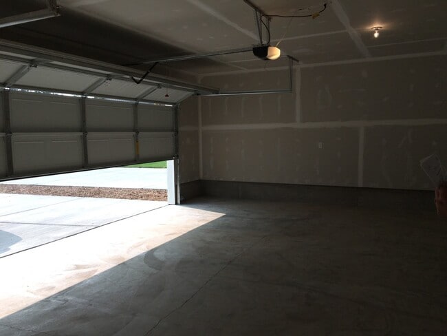 Building Photo - 552 N Trinity Way