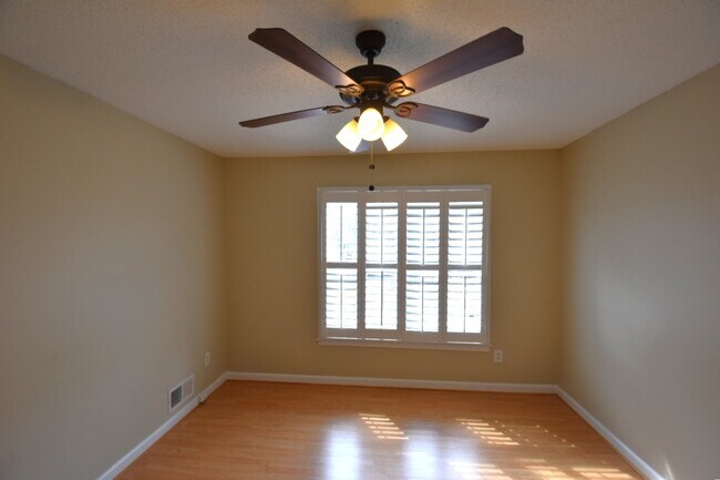 Building Photo - 2106 Glenellen Dr NW