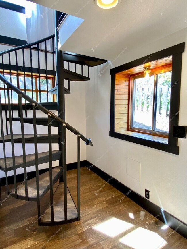 Building Photo - Unfurnished - Charming 3-Bedroom Home in D...