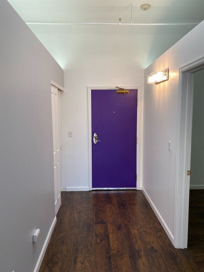 Building Photo - 2 Bedroom Downtown Denver Loft w/ Parking Spot! REST OF MAY FREE!