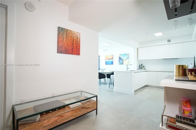 Building Photo - 300 Sunny Isles Blvd