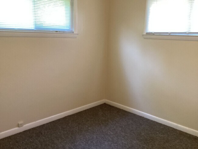 Building Photo - 7122-7124 W. Silver Spring Dr.