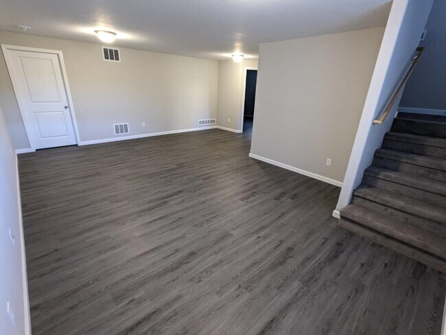 Building Photo - 5277 N Toben Ct