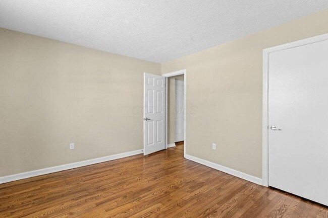 Building Photo - 2063 Inchcliff Rd