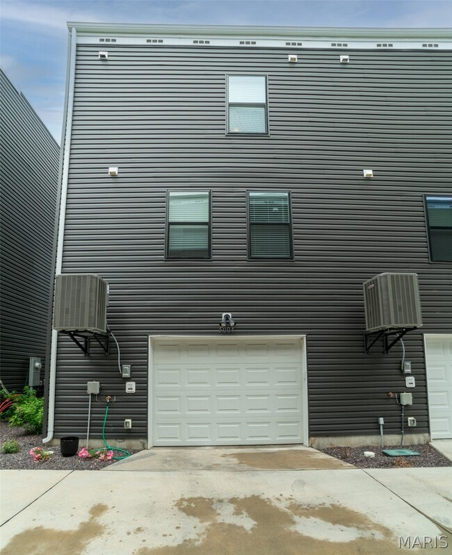 Building Photo - 5004 Daggett Ave