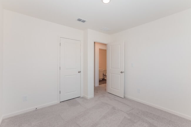 Building Photo - Fantastic 3bd/2.5ba home! Let yourself in!