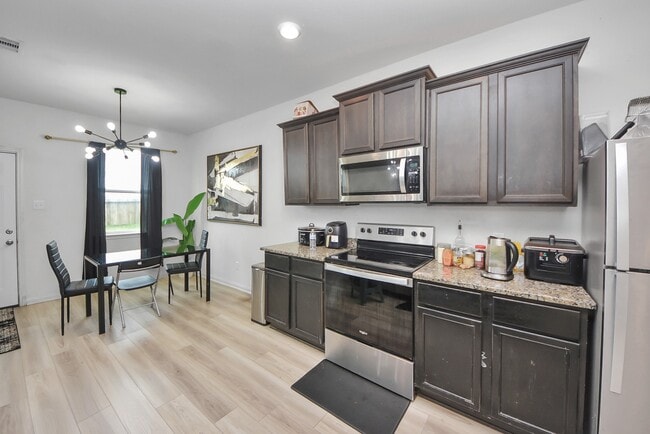 Building Photo - 7943 Vacek Meadows Loop