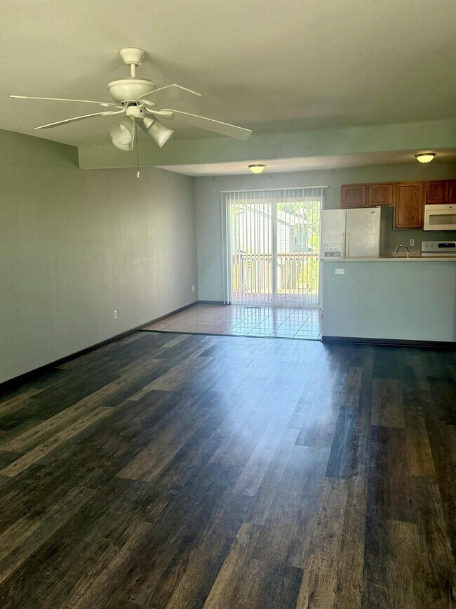 Building Photo - 3319 Dove Dr