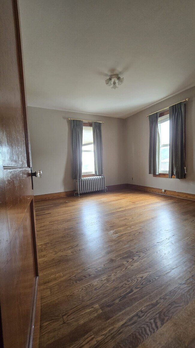 Building Photo - 609 Oak Hill Ave