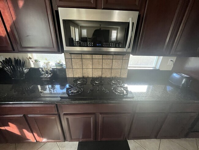 Building Photo - 4 Bedroom, 2.5 Bath - 3 Car Garage - Gorgeous!!!