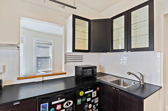 Building Photo - 115 Bellevue Ave E