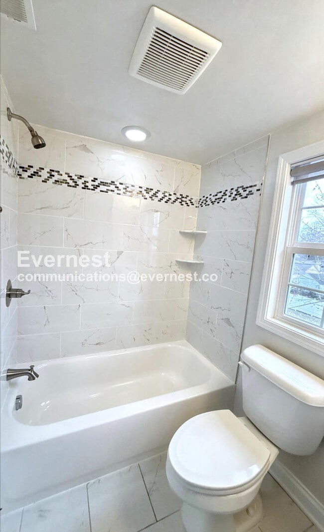 Building Photo - 616 Eastmoor Blvd