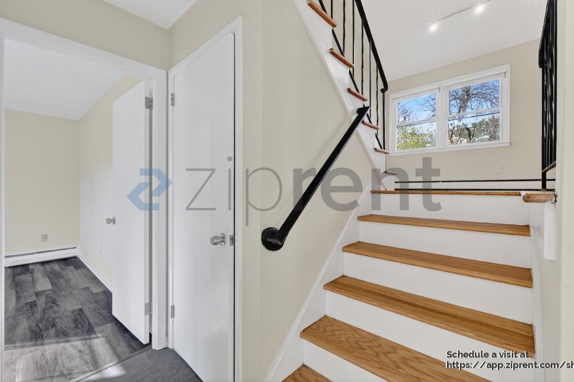 Building Photo - 68 Lyman Rd