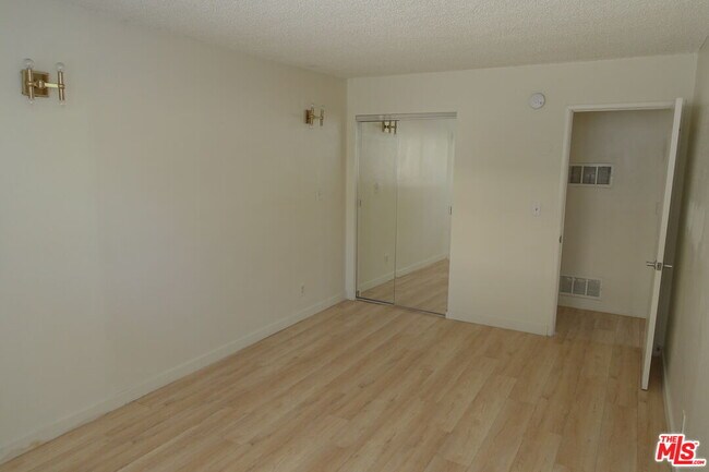 Building Photo - 5960 Benner St