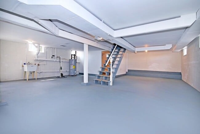 Building Photo - Fredericksburg 3 bedroom w 2 car garage