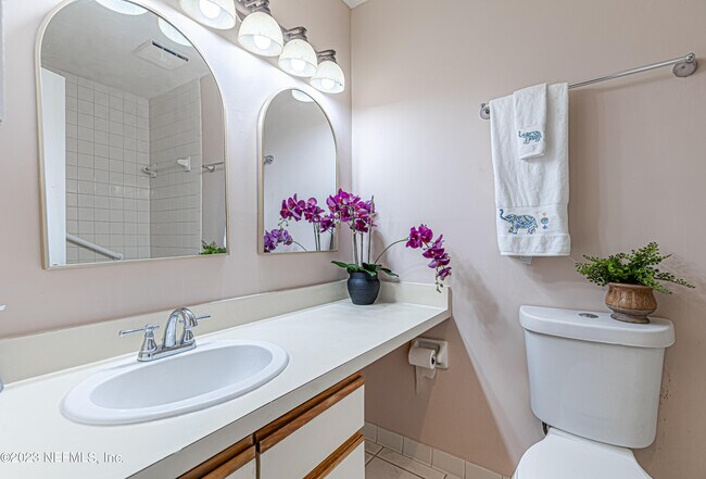 Building Photo - 1604 Arcadia Dr