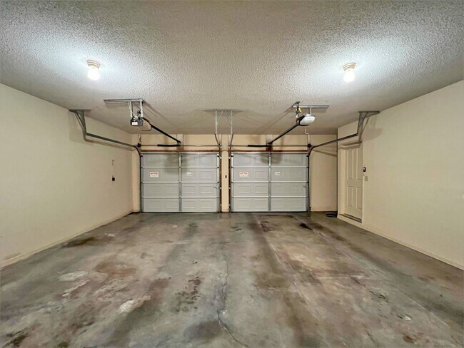 Building Photo - GREAT FARRAGUT LOCATION WITH INVITING FRONT PORCH CHARM!!!