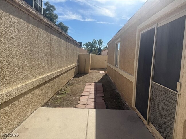 Building Photo - 2113 Velvet Hill Ave