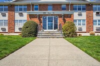 Building Photo - 1000 Knapps Hwy