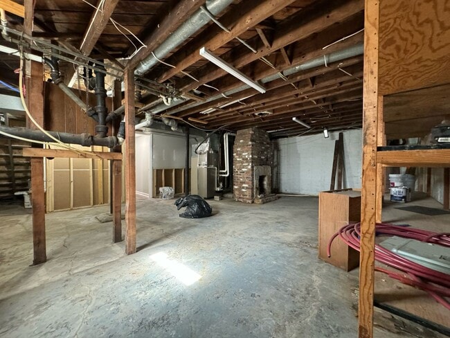 Building Photo - 324 Hillcrest Ave