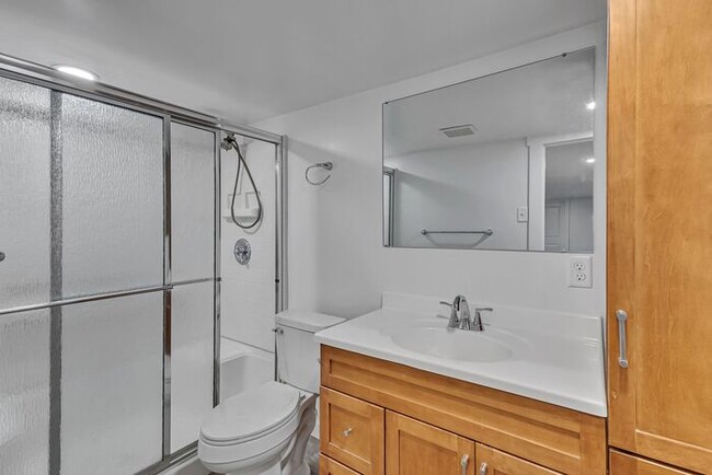 Building Photo - 1 Bed/1 bath Basement unit in Downtown Victorian Home!