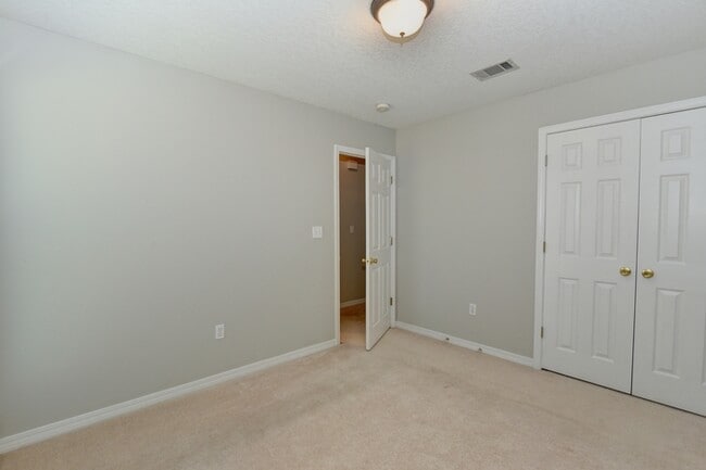 Building Photo - 15065 Warren Dr