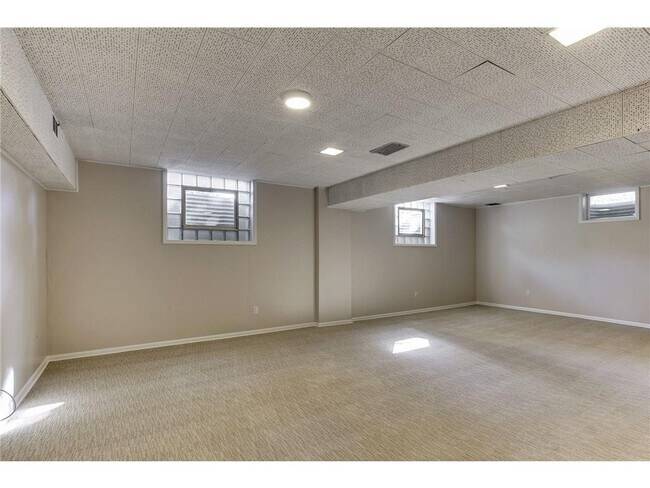 Building Photo - 4222 Basswood Rd