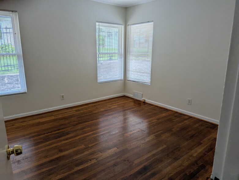 Building Photo - 2176 W Ponce de Leon Ave