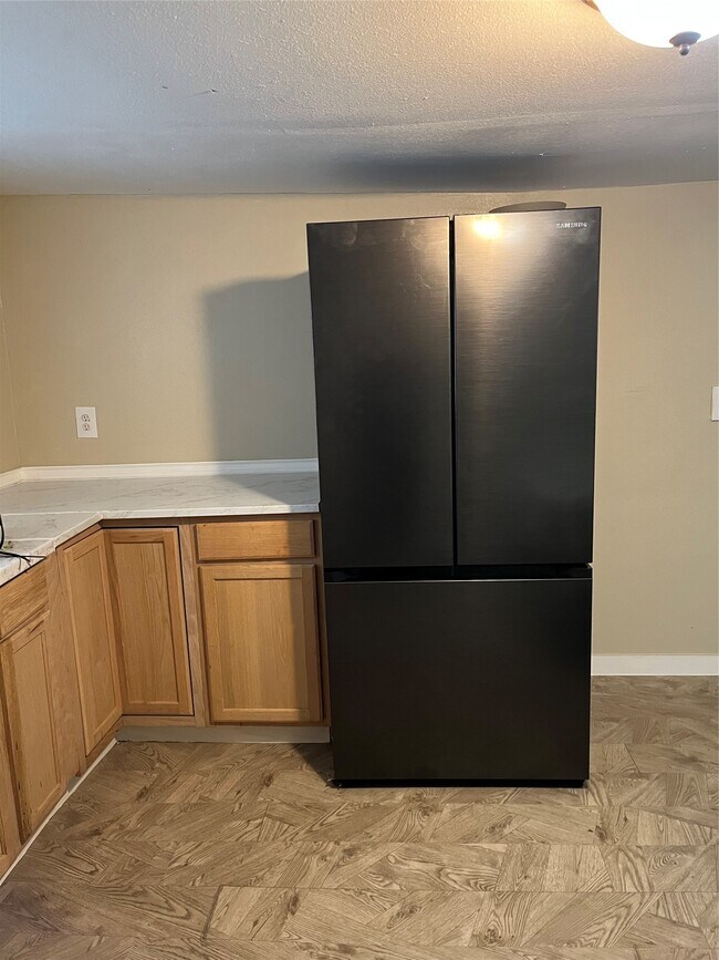 Building Photo - 305 7th St