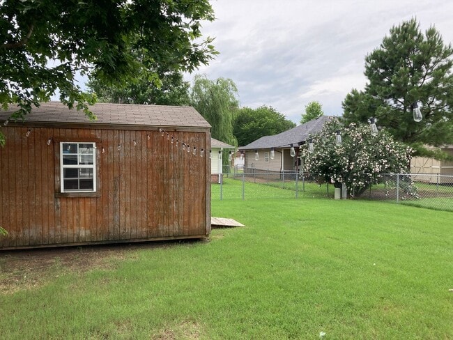 Building Photo - Nice Claremore 3/2/2 Home in Greenbrier Ad...