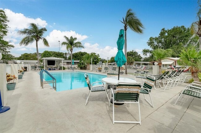 Building Photo - 7815 Greenlawn Dr