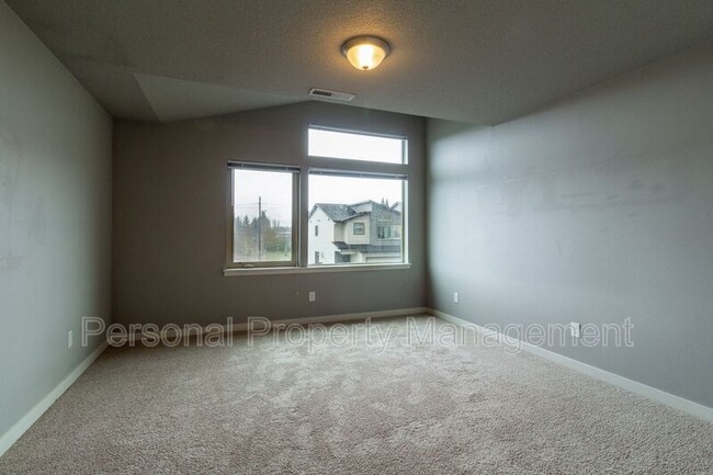 Building Photo - 3529 NE 61st Way