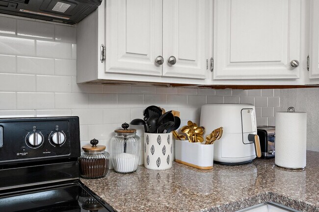 Building Photo - 4332 E Cherokee St