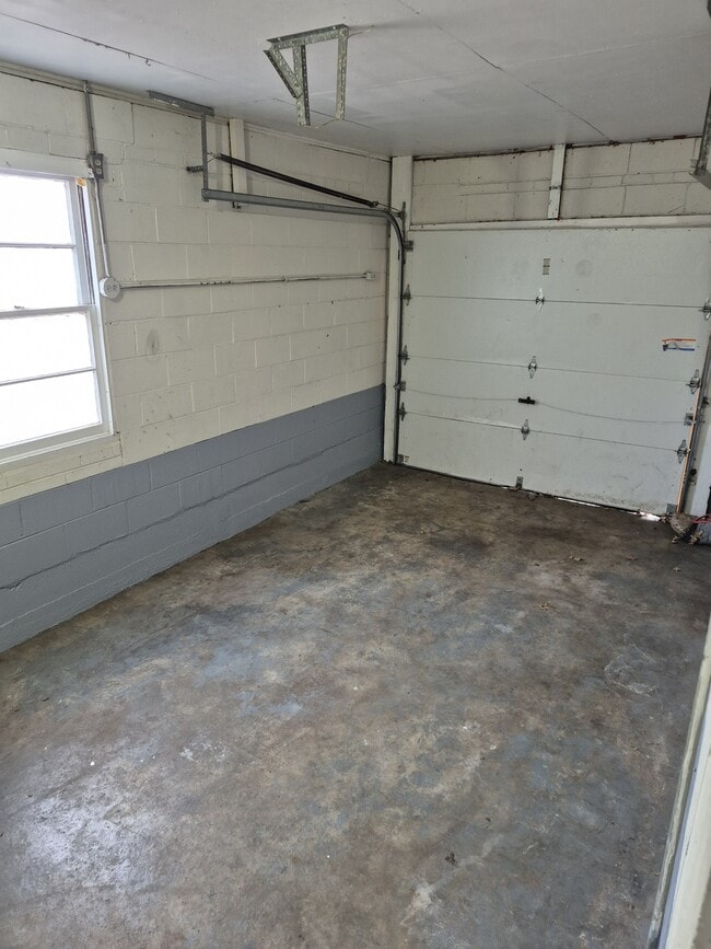 Building Photo - 8835 Murvale Dr